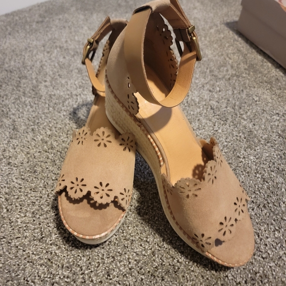 Crown Vintage Shoes - Super cute NIB Crown Vintage Dunja warm nude suede wedges size 10.